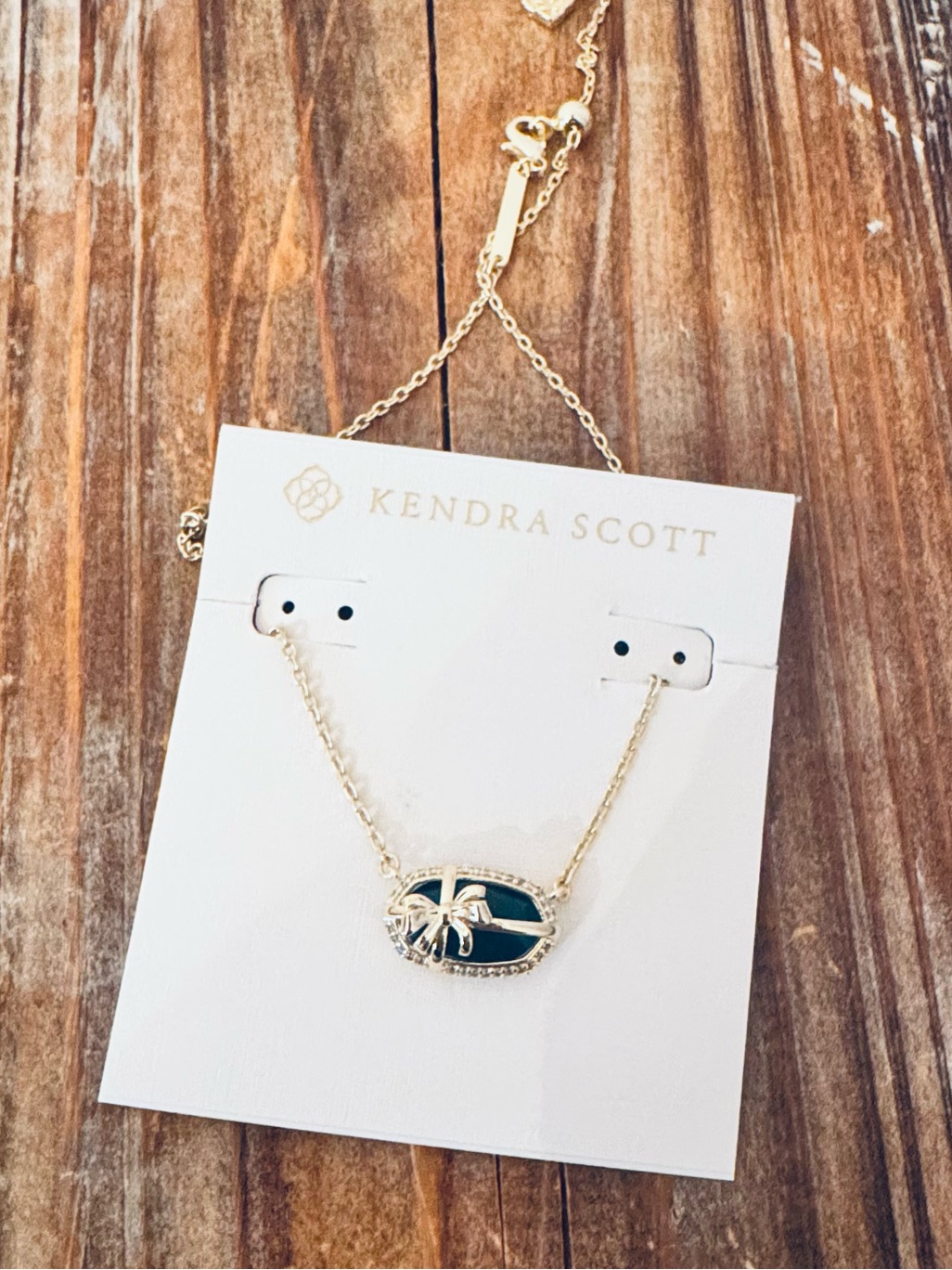 Kendra Scott Elisa Bow Short Pendant Necklace In Green